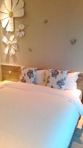 Letto o letti in una camera di Walker Hotel. Ximen
