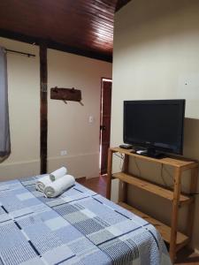 Brisa da Serra Hotel Pousada Pirenopolis客房内的一张或多张床位