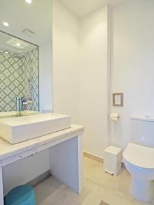 A bathroom at Little Iremia