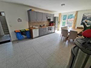 Kuchyň nebo kuchyňský kout v ubytování Ferienwohnungen Steinbichl