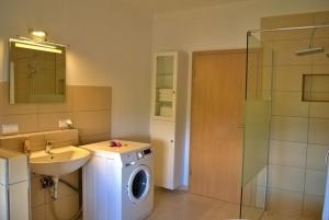 Koupelna v ubytování Ferienwohnung Elena + 3 fotografie