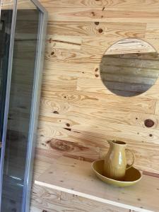 Fotografie z fotogalerie ubytování Cabane au bord d'un étang v destinaci Saint-Pierre-Eynac
