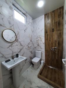 Koupelna v ubytování MAKA Hotel + 37 fotografií