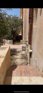 a brick stairway leading into a building with a pipe at شاليه مرسي مطروح قرية السعودية in Marsa Matruh