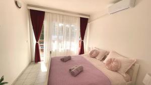 Кровать или кровати в номере Lovely apartments on the private Beach - island Korčula