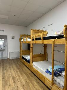 Postel nebo postele na pokoji v ubytování KING Plus