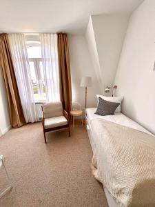 A bed or beds in a room at Hotel Villa Klasen