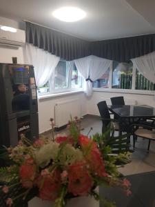 Kuchyň nebo kuchyňský kout v ubytování GREY VILLAS