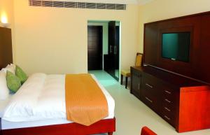 Säng eller sängar i ett rum på Sohar Beach Hotel