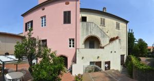 a large pink building with a round turret at Alloro 5 in Marciana Marina