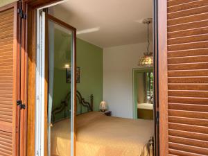a bedroom with a bed and a mirror at CASA MIMOSA check-in on line in Domaso