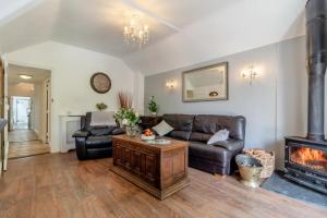 Gallery image of Tilly's, a two bedroom holiday retreat with hot tub and views of the pond in Barningham