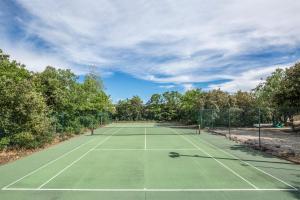 Tennis at/o squash facilities sa Apsara o sa malapit