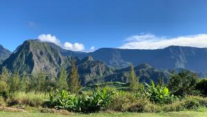a view of the mountains in the philippines at Le Cosy Andréa à Saint-André in Le Patelin