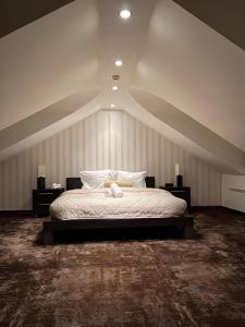 Ліжко або ліжка в номері Guest House Panorama Aqualux with Free Parking