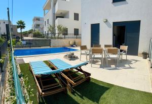 Bazén v ubytování Boutique La Perla with private pool nebo v jeho okolí