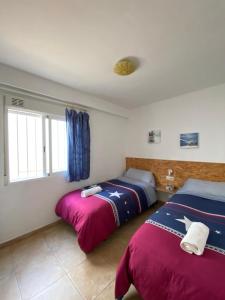 A bed or beds in a room at Apartamento cerca del mar Még 11 kép
