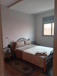Postel nebo postele na pokoji v ubytování Appartement meublé ennasr49