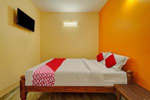 Ένα ή περισσότερα κρεβάτια σε δωμάτιο στο OYO Flagship 81451 Surya Rooms