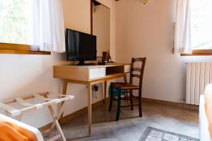 TV a/nebo společenská místnost v ubytování B&B Villa Adriana