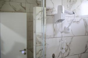Ένα μπάνιο στο Apartments and Rooms La Vida +37 φωτογραφίες