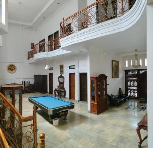 Hotel Cigadung Holiday syariah tesisinde bir bilardo masası