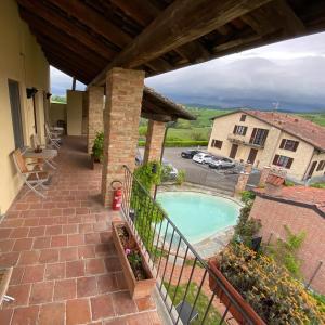 Bazén v ubytovaní Agriturismo Cascina Rosengana alebo v jeho blízkosti