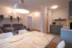 Η κουζίνα ή μικρή κουζίνα στο Apartment above Lake Bled