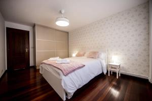 מיטה או מיטות בחדר ב-Dulces Estancias