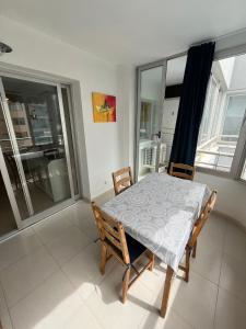 Zdjęcie z galerii obiektu Service Apart Lazaro - Edificio Aguamarina 15 w mieście Calpe
