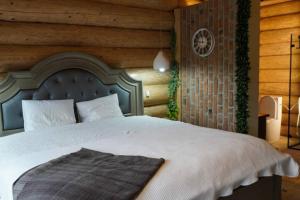Un pat sau paturi într-o cameră la Cabana de Bușteni