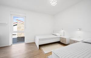 En eller flere senge i et værelse på Apartments Adriatic