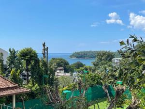 カタビーチにあるVilla Mauao - Luxury Villa in Katamanda, Kataのリゾートからの海の景色
