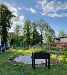 a garden with a wooden table in the grass at FeWo Jack's World in Luckenwalde