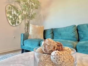 NEW One Bedroom Penthouse, Silver Lake + Parking!