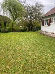 Gallery image of Maison au calme avec spa et rivière à côté de CHARTRES in Saint-Prest