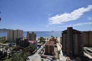 a view of a city with the ocean in the background at CASTELMAR 2 DORMITORIOS - Fincas Arena in Benidorm