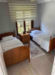 a bedroom with two beds and a window at Trabzon saklı villa in Akcaabat