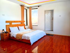 Ein Bett oder Betten in einem Zimmer der Unterkunft Hotel Sarfaranga Skardu