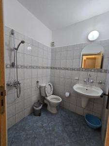 Ένα μπάνιο στο Elena Guest House