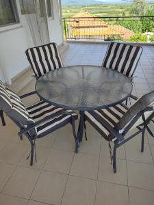 Balkon ili terasa u objektu INFO στούντιο