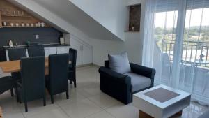 Posezení v ubytování S-Apartmani Cocetova