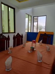 Ein Restaurant oder anderes Speiselokal in der Unterkunft Hotel Sarfaranga Skardu 