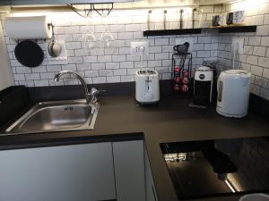Cucina o angolo cottura di The Birdsong between two lakes