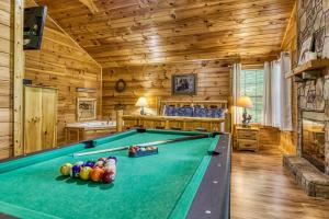 a pool table in a room in a cabin at Suite Sensations in Pigeon Forge