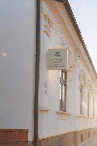 a sign on the side of a building at La Maison de Caroline in Alba Iulia