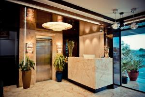 Vstupní hala nebo recepce v ubytování Hotel Golden Riviera + 37 fotografií