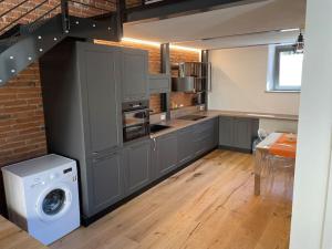 Dapur atau dapur kecil di Loft industrial