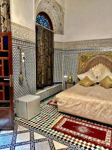 Postel nebo postele na pokoji v ubytování Riad Damia Suite &Spa