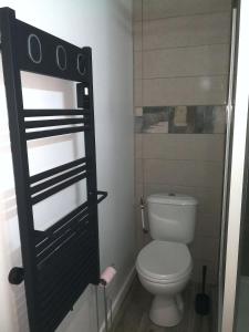 Bilik mandi di Appartement des Charmilles, Compiègne hyper-centre